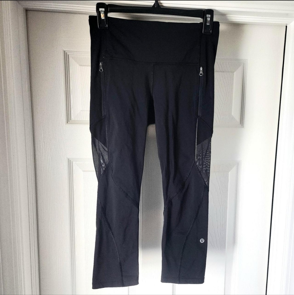 Lululemon Women's mesh panel active leggings pants. S/XS Black